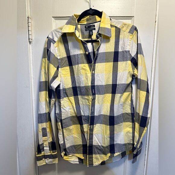 Gap EUC Button UP - Picture 1 of 2